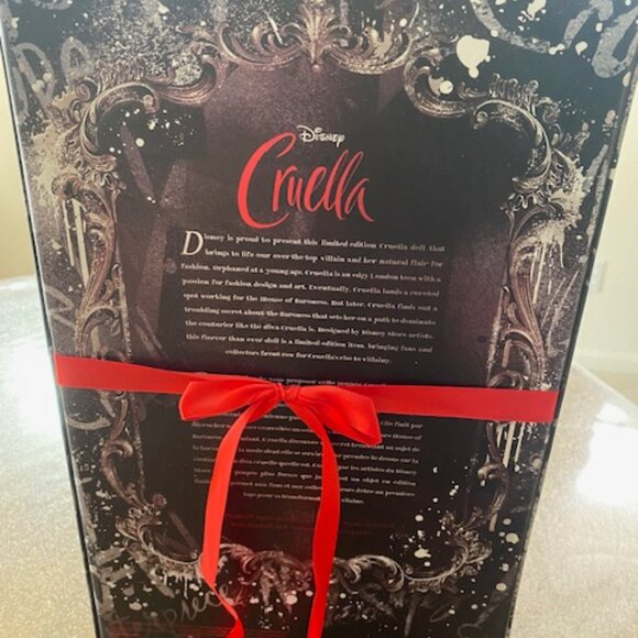 Cruella - Live Action - Limited Edition Doll - 18" - Picture 3 of 3